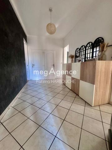 Maison à LA RICAMARIE, 42150 - 9 pièces 220m²