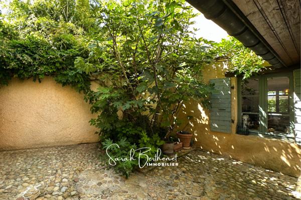 Maison
         8 pièces
        - 179 m² Exclusivité 550 000 € *