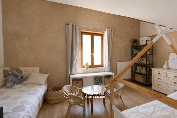 Maison
         8 pièces
        - 179 m² Exclusivité 550 000 € *