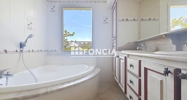 À vendre Appartement 4 pièces 96.4 m² - Sommières 30250