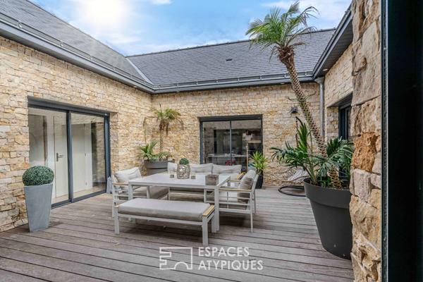 Villa de caractère autour de sa piscine et de son patio