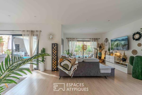 Villa de caractère autour de sa piscine et de son patio