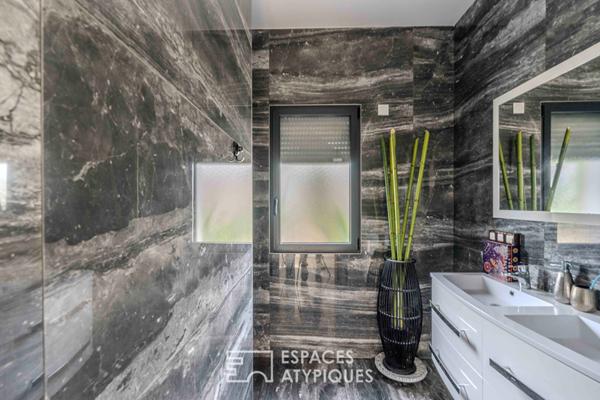 Villa de caractère autour de sa piscine et de son patio