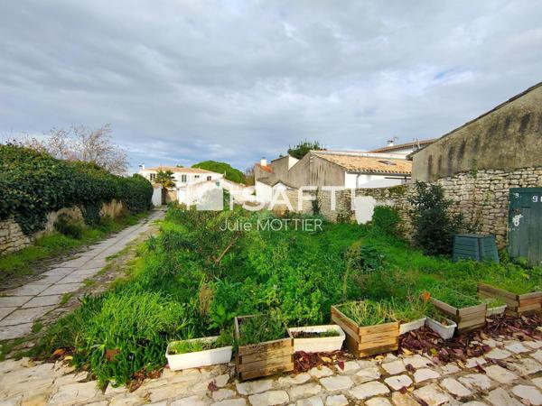 Terrain borné, viabilisé hyper centre La Flotte