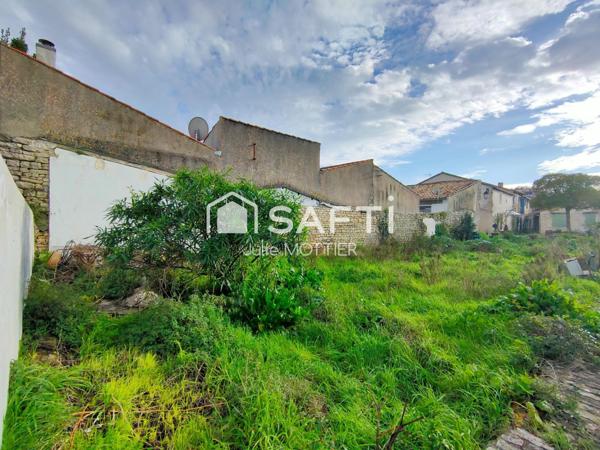 Terrain borné, viabilisé hyper centre La Flotte