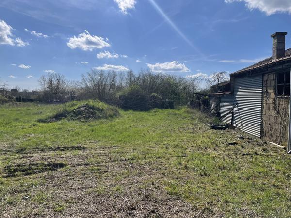 MAISON AVEC GRANGE à RENOVER - 3188 m2 de TERRAIN