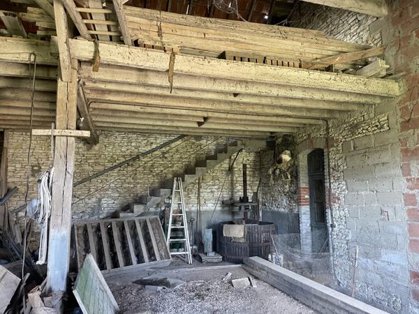 MAISON AVEC GRANGE à RENOVER - 3188 m2 de TERRAIN