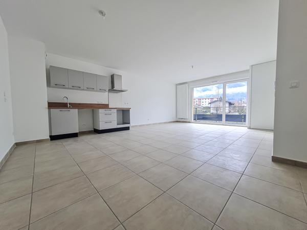 Marnaz (74460) T4 DE 89.30 M² A LOUER - BALCON + PLACE DE PARKING EN S/SOL - NOUVELLE RESIDENCE A MARNAZ