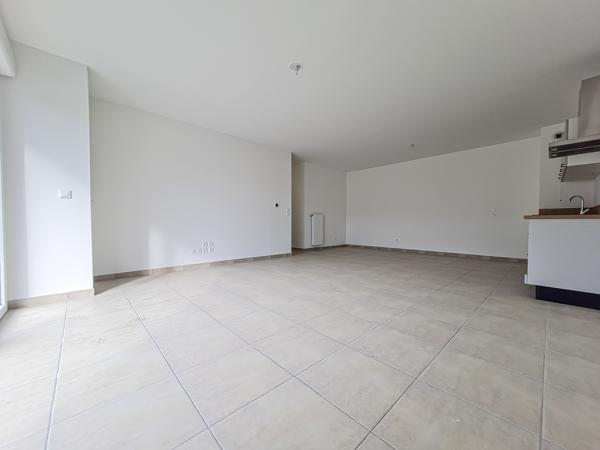 Marnaz (74460) T4 DE 89.30 M² A LOUER - BALCON + PLACE DE PARKING EN S/SOL - NOUVELLE RESIDENCE A MARNAZ