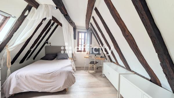 Appartement
         2 pièces
        - 45 m² 155 000 € *