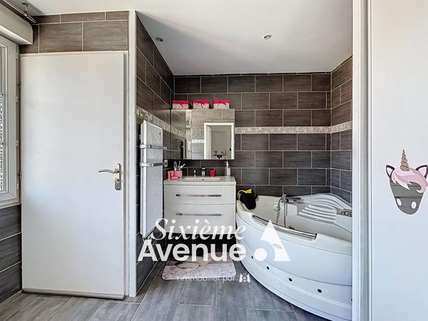 Maison 8 pièces 185.53 m2