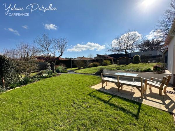 Maison à vendre - 3 chambres + 1 bureau - 847 m² de jardin à MONTAIGU VENDEE (85)