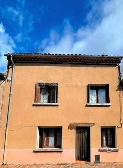 VINON-SUR-VERDON MAISON DE VILLAGE A RÉNOVER 90M² ENVIRON, GARAGE

Cette maison de village à rénover entièrement sur 2 niveau est composée comme suit :
Au rez de chaussée une pièce de vie, une cuisine, un WC et un beau garage
Au premier étage, 3 chambres, un WC, une salle de bain et une pièce supplémentaire pouvant servir de dressing, bureau ou autre
Un grenier total complète l'ensemble, pouvant être aménagé
Gros potentiel, idéal premier achat 
A visiter sans plus tarder