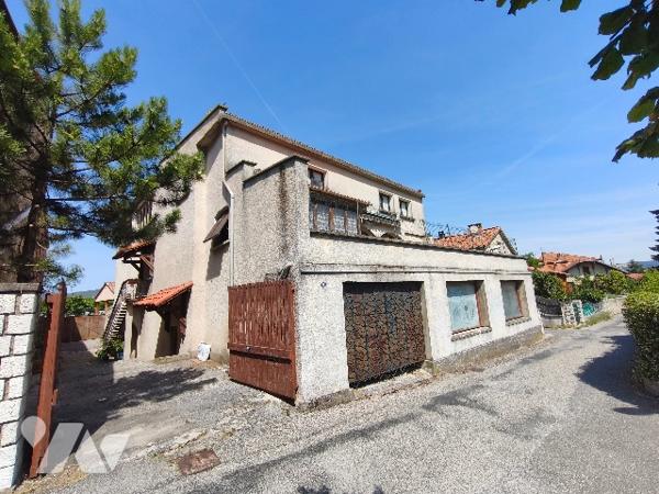 Maison 400 m² aménageables avec cour
