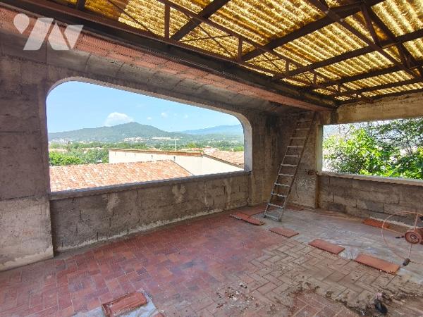 Maison 400 m² aménageables avec cour