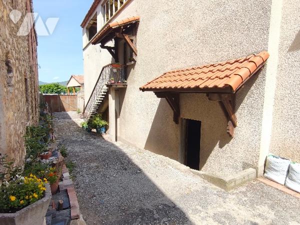 Maison 400 m² aménageables avec cour