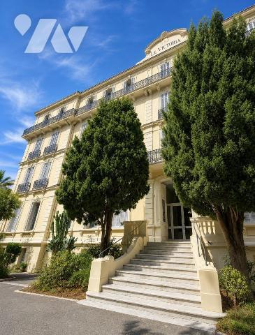 MENTON CENTRE - appartement / Bureau ou local  8 pièces de 201 m² avec cave aménagée 