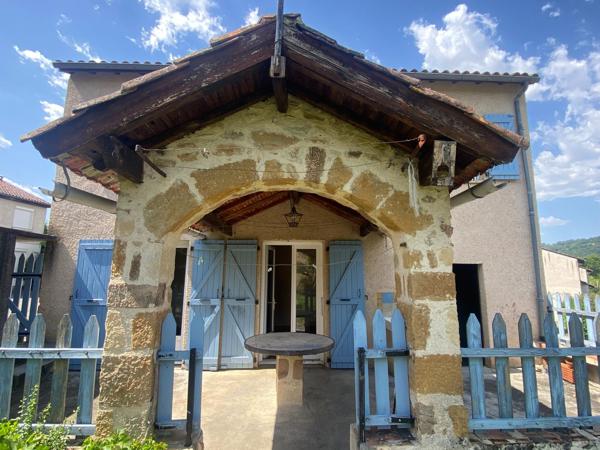 Maison Lumineuse, belle terrasse côté jardin et exposé sud.