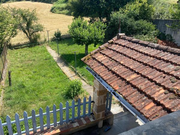 Maison Lumineuse, belle terrasse côté jardin et exposé sud.