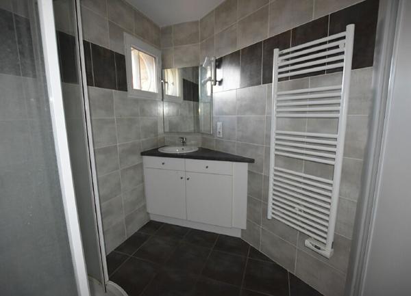 Appartement à louer    2 pièces •  Larajasse