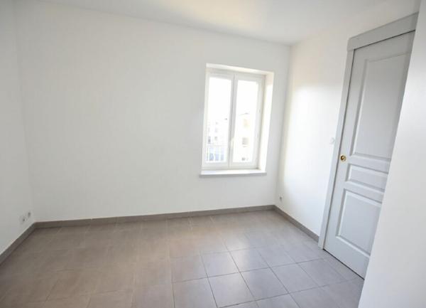 Appartement à louer    2 pièces •  Larajasse