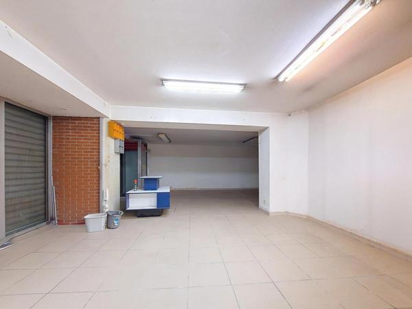 Immeuble avec ancien local pro + grand appartement