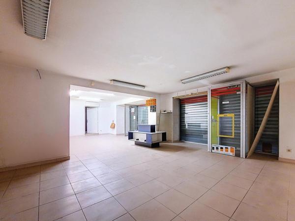 Immeuble avec ancien local pro + grand appartement