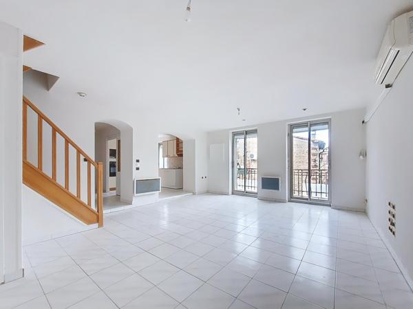 Immeuble avec ancien local pro + grand appartement