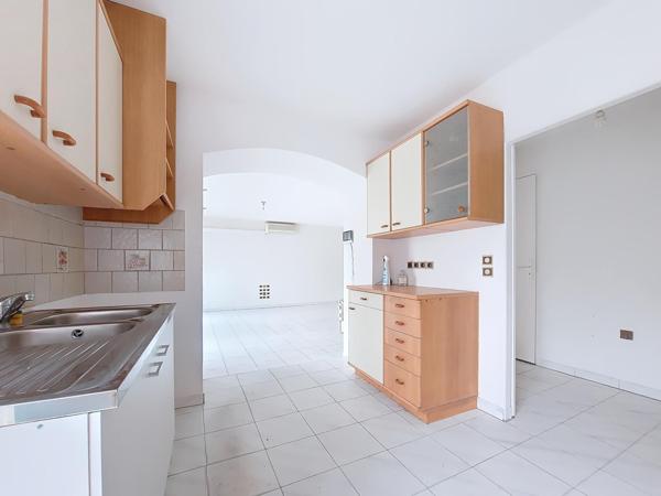 Immeuble avec ancien local pro + grand appartement