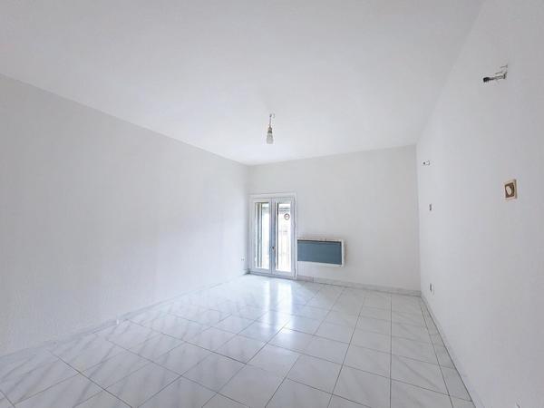 Immeuble avec ancien local pro + grand appartement