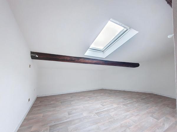 Immeuble avec ancien local pro + grand appartement