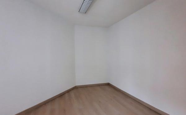 Immeuble avec ancien local pro + grand appartement