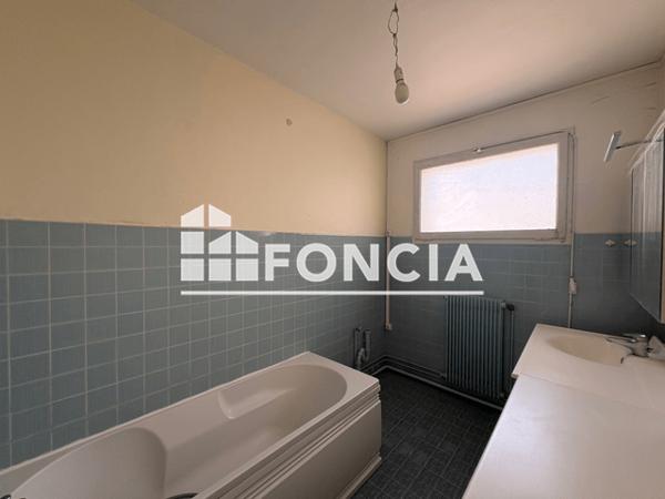 Location Appartement 4 pièces 95.75 m² - Tours 37000