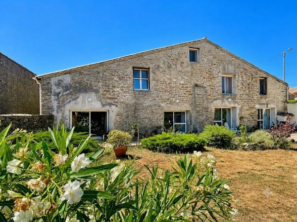 ? Ancienne bergerie de caractère rénovée avec gîte indépendant et vue panoramique sur le Val de Dagne