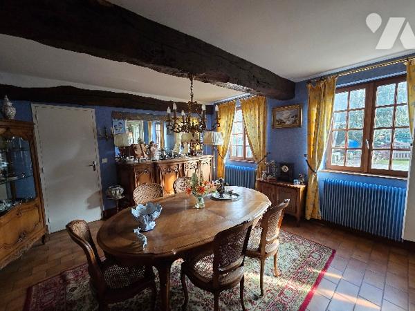 YVETOT maison briques et colombages d'~185m² sur un terrain d'~685m², 3 chambres, 2 bâtiments.