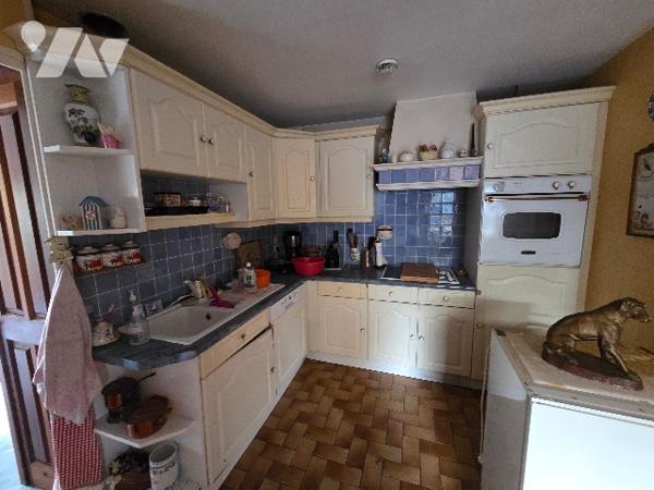 YVETOT maison briques et colombages d'~185m² sur un terrain d'~685m², 3 chambres, 2 bâtiments.