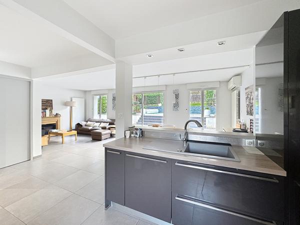 Saint-Didier-au-Mont-d'Or (69370) Saint-Didier-au-Mont-d’Or – Élégante maison familiale d'une surface habitable de 193,89 m² et 150,08m2 Carrez