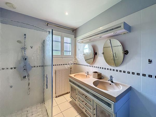 Sur la commune de Mignaloux Beauvoir maison a vendre avec très grand terrain