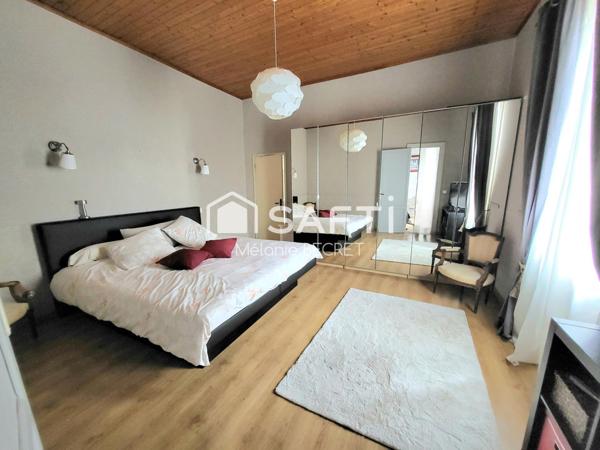 Grande demeure à Marcheprime  de 270 m² habitables aux volumes exceptionnels!