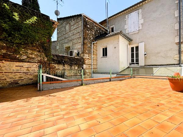 Maison de ville de 114 m² à vendre à AGEN - 4 chambres spacieuses et jardin
