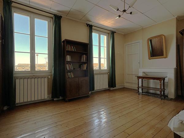 Maison de ville de 114 m² à vendre à AGEN - 4 chambres spacieuses et jardin