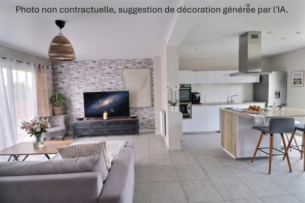 MAISON TRES LUMINEUSE avec 3 CHAMBRES, coin bureau, jardin et garage.