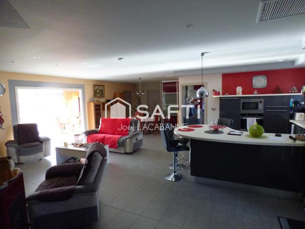 Villa plain pied 165 m², cuisine aménagée/salon de 52 m², 2 chambres, bureau. garage