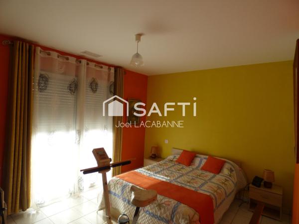 Villa plain pied 165 m², cuisine aménagée/salon de 52 m², 2 chambres, bureau. garage