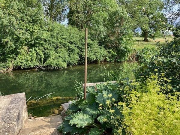 Maison charmante sans travaux en bord de rivière !