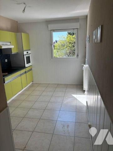 Coudekerque Branche (59210), centre ville,  appartement spacieux et fonctionnel au 2ème étage a...
