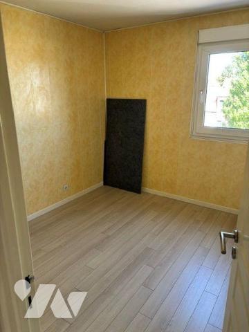 Coudekerque Branche (59210), centre ville,  appartement spacieux et fonctionnel au 2ème étage a...