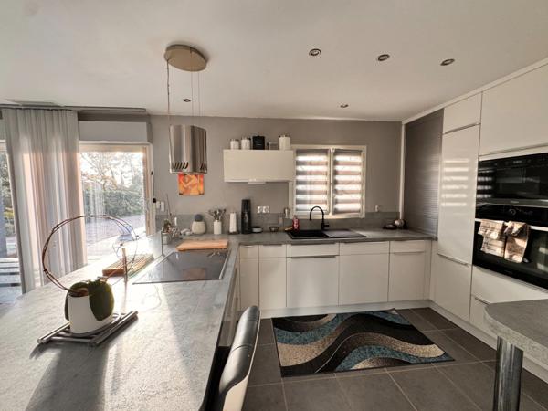 AUDENGE – Maison avec dépendance et piscine dans quartier calme et recherché