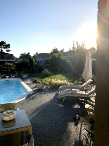 AUDENGE – Maison avec dépendance et piscine dans quartier calme et recherché