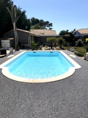 AUDENGE – Maison avec dépendance et piscine dans quartier calme et recherché